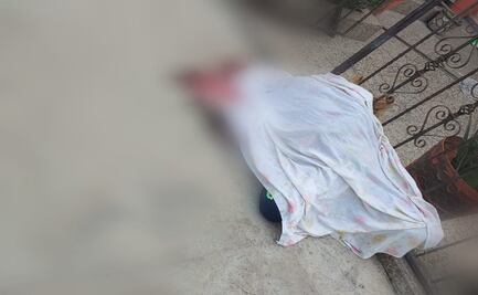 Asesinan a mujer en la puerta de su casa en el EdoMex