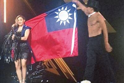 Madonna se envuelve en bandera de Taiwán