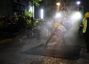 ¡Toma tus precauciones! Realizan labores de bacheo en Avenida de los Insurgentes; hay cierre de carriles en sentido norte-sur