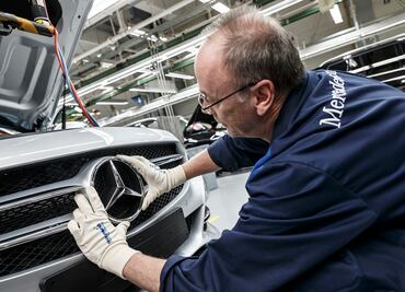 Mercedes Benz, líder mundial en venta de autos premium