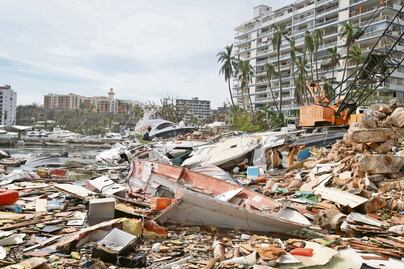 Crónica: "Están sacando muchos muertos”, dice sobreviviente del huracán "Otis" en Acapulco
