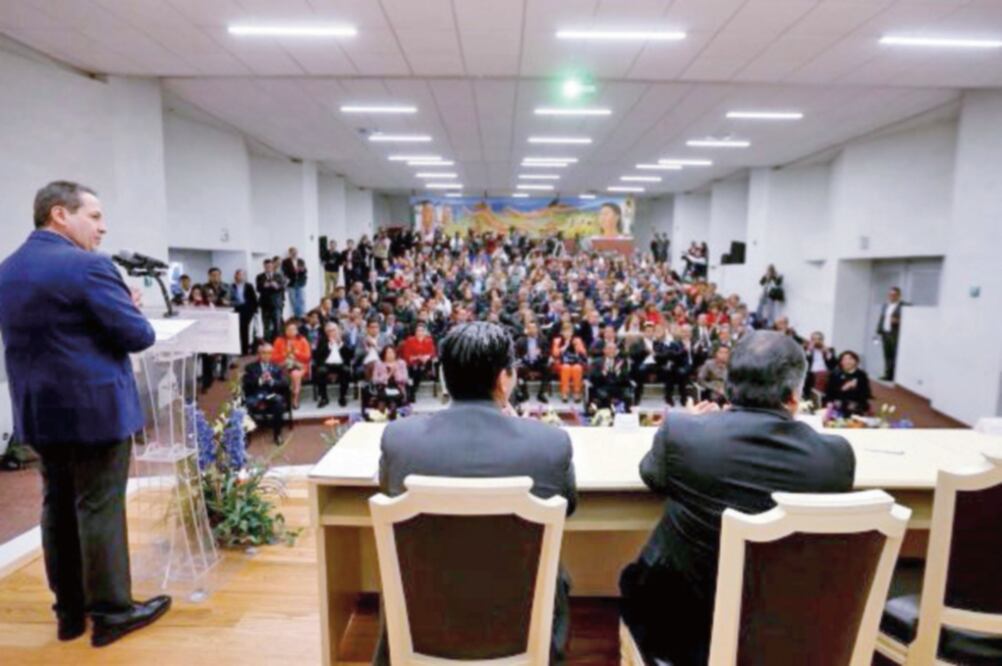 El gobernador Eruviel Ávila dijo que desde la escuela, la calle e Iglesia se debe informar de los derechos de paisanos en EU. (EDOMEX)