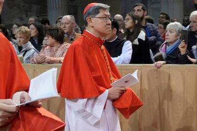 Luis Antonio Tagle, el "favorito" del papa Francisco; su elección garantizaría la continuidad de las reformas en el Vaticano