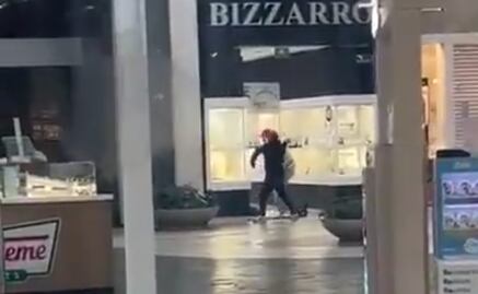 VIDEOS: Asaltan Joyería en Portal San Ángel, en alcaldía Álvaro Obregón; delincuentes rompieron cristales con mazos