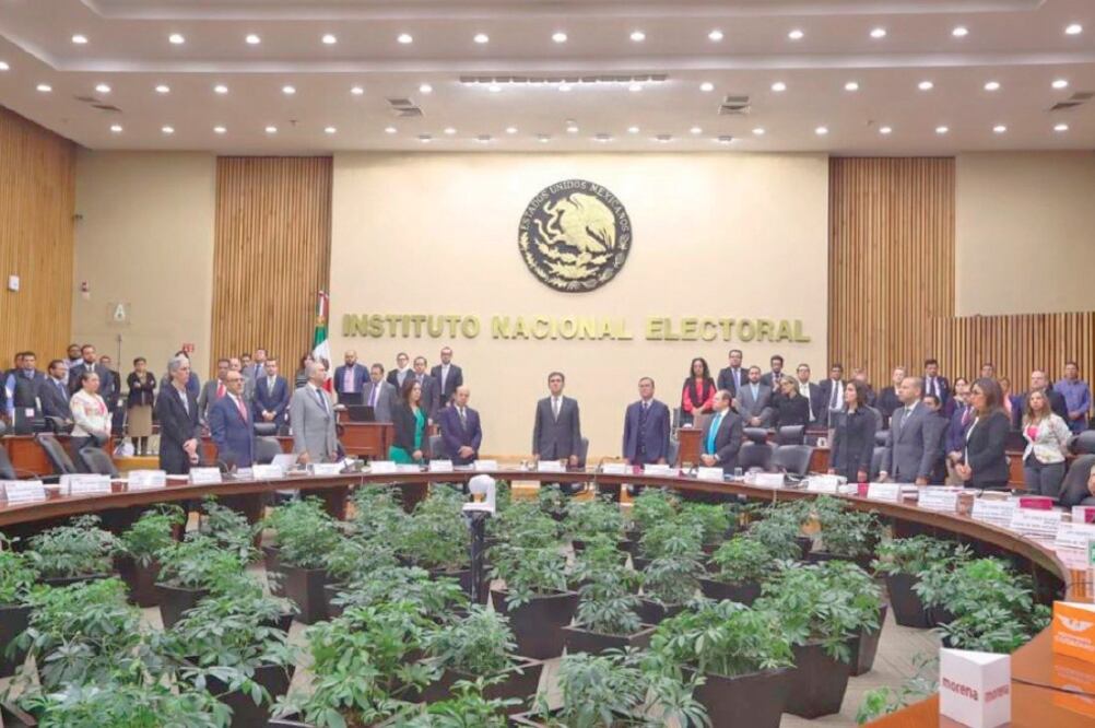 Integrantes del PAN, consejeros del PRD y MC impugnarán el supuesto fraude a la ley, anunciaron en la sesión del INE. (TOMADA DE TWITTER)