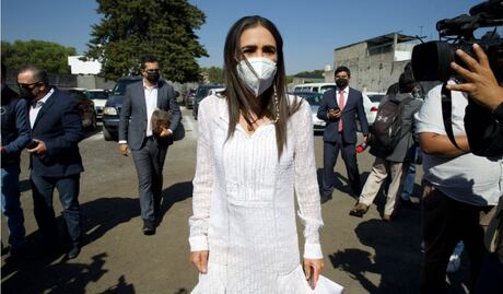 "Hoy abrazo a mi mamá", dice hija de Rosario Robles al arribar al Reclusorio Sur