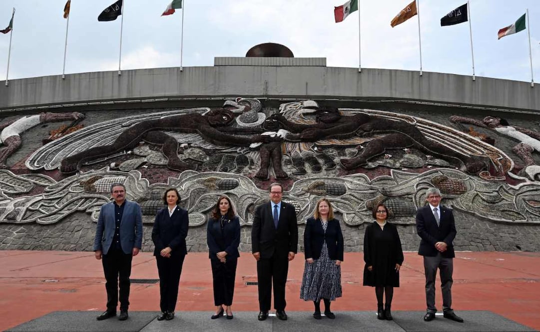 La restauración del mural "La universidad, la familia y el deporte en México" de Diego Rivera en el Estadio Olímpico Universitario es una alianza entre la Universidad Nacional Autónoma de México (UNAM), la Embajada de Estados Unidos en México y el World Monuments Fund (WMF). Foto: UNAM