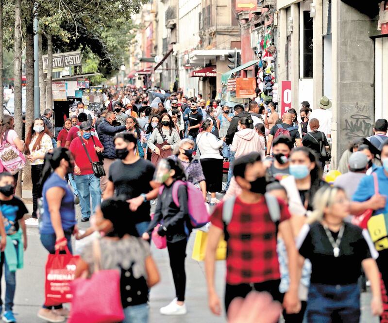 En el primer cuadro de la Ciudad hubo altas concentraciones. Algunas personas reconocieron que el semáforo rojo era necesario. Foto: JUAN BOITES. EL UNIVERSAL