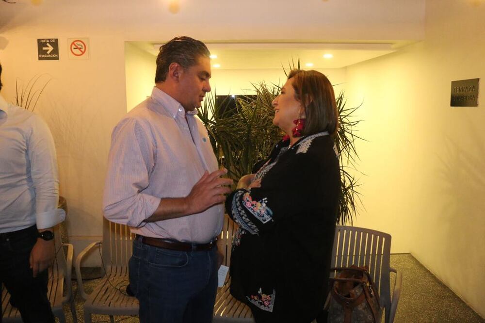 Luis Cházaro y Xóchitl Gálvez. Foto: Especial