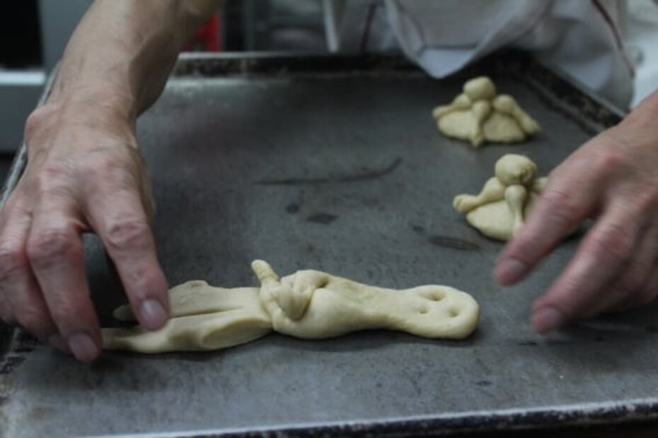 Cenizas y ajonjolí para amasar el pan de muerto