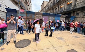 Centro Histórico de CDMX colapsa; hacen largas filas en Madero para ingresar al Zócalo