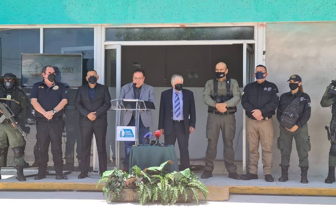 El fiscal Gerardo Márquez Guevara (al centro) durante el informe de los feminicidos en Coahuila. Foto: Especial