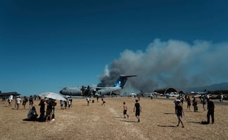 Avión militar se estrella durante exhibición aérea en Grecia; se desconocen las causas del accidente