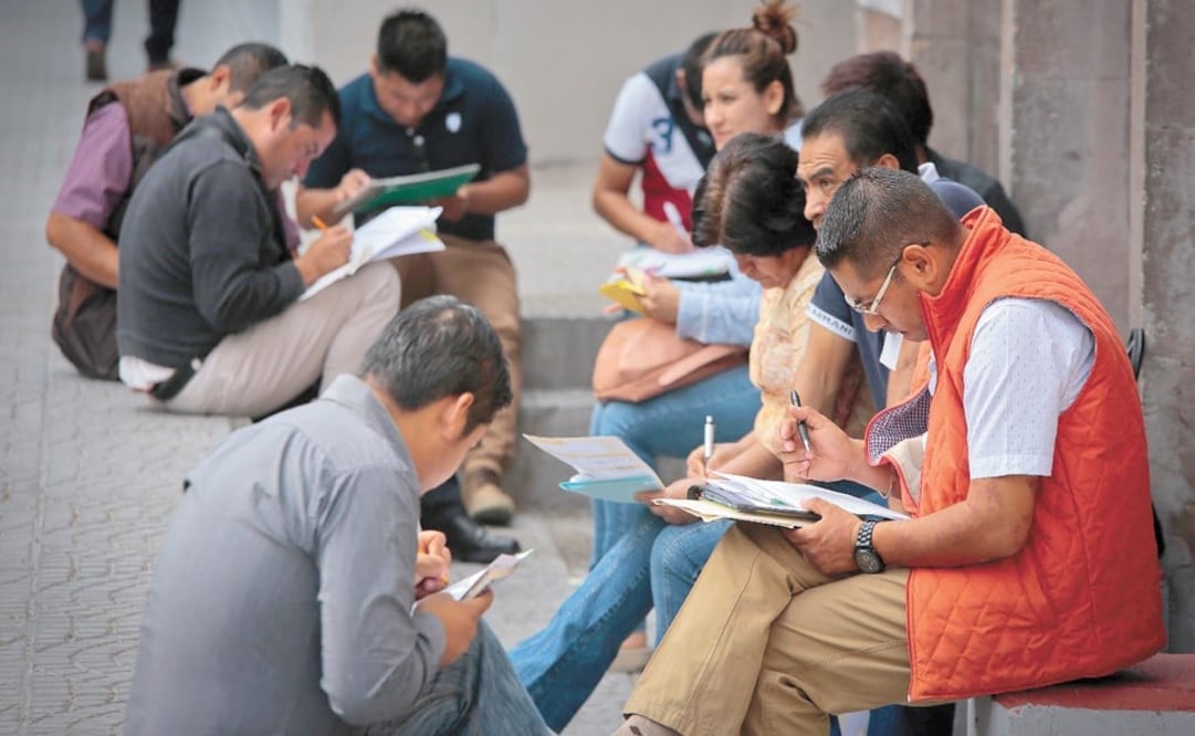 University students can spend over two years looking for their first job - Photo: File Photo/EL UNIVERSAL