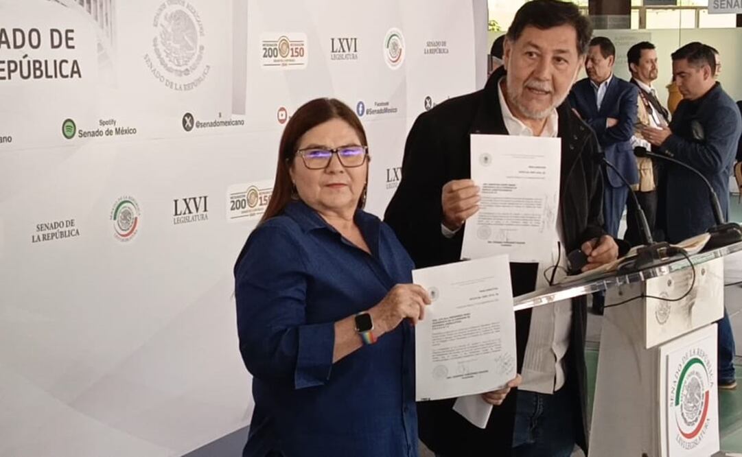 Fernández Noroña recibe en el Senado minuta de reforma judicial. Foto: Especial