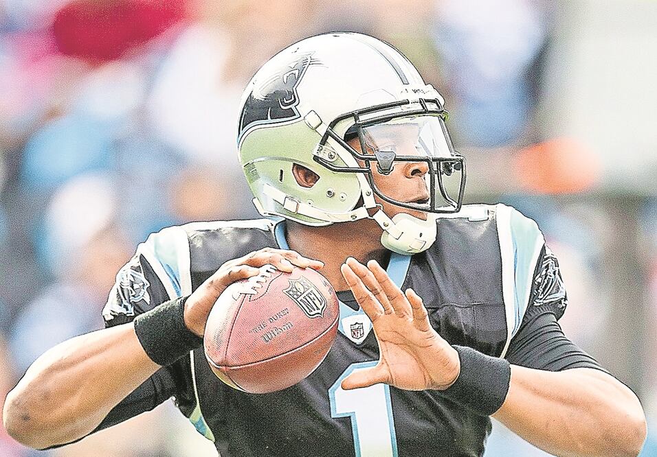 Cam Newton es el pasador con más yardas ganadas por carrera (ARCHIVO. EL UNIVERSAL)