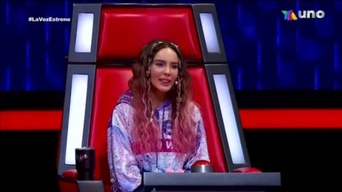 Belinda enamora con su look deportivo para la Voz Azteca