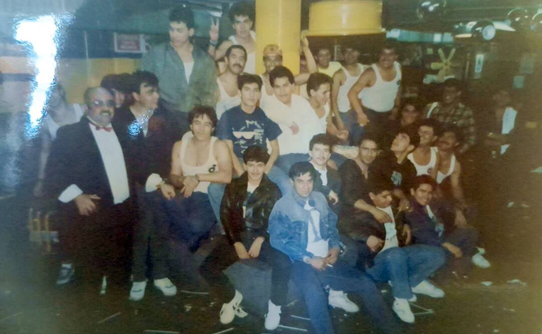 Antes de fundarse El Taller, la sex shop El Vaquero conformó un club con salón de reuniones en el que la norma era entrar vistiendo pantalones vaqueros. Colección Luis González de Alba, archivos y memorias diversas