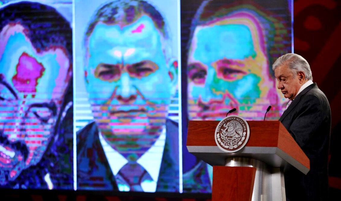 El presidente López Obrador sugirió que al final de la marcha del INE puedan emitir su postura sobre el enjuiciamiento del exsecretario de Seguridad. Foto: Germán Espinosa