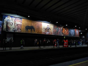 Lo que sabemos de la mujer que presuntamente se arrojó al paso del Metro y sobrevivió