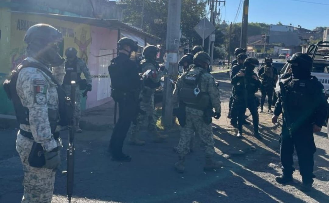 El Ejército mexicano y las fuerzas de seguridad locales desplegaron un operativo por aire y tierra en la cabecera municipal de Tingüindín. Foto: Especial