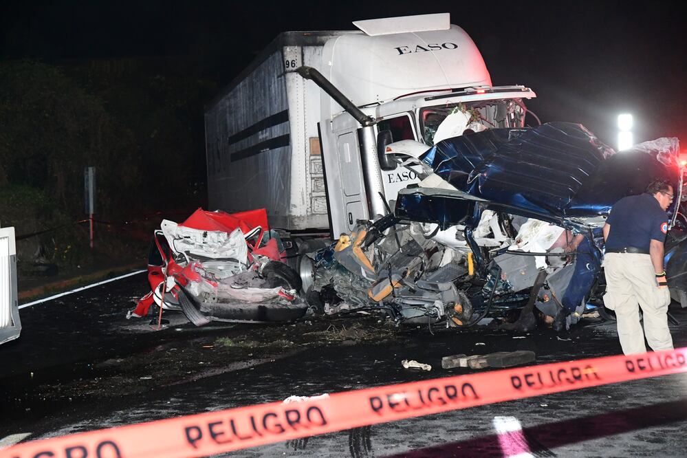 El choque de tráiler en la México-Toluca, ocurrió a la altura de Santa Fe