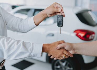 Venta de autos nuevos retrocede 0.6% en julio; Nissan y Mitsubishi lideran con alzas
