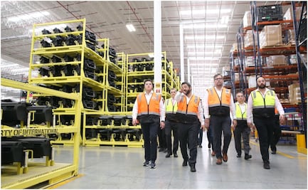 Samuel García recorre planta en Nuevo León que producirá tracto camiones eléctricos