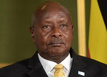 Presidente de Uganda quiere prohibir el sexo oral; "la boca es para comer", dice
