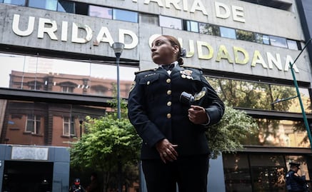 “Mujeres, hay apoyos, alcen la voz”: Karla Ortega, premiada policía del año
