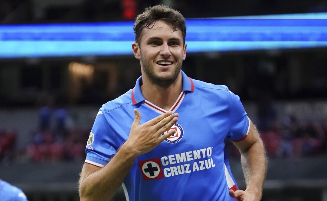 Santiago Giménez celebrando su último gol con Cruz Azul - FOTO: Imago7