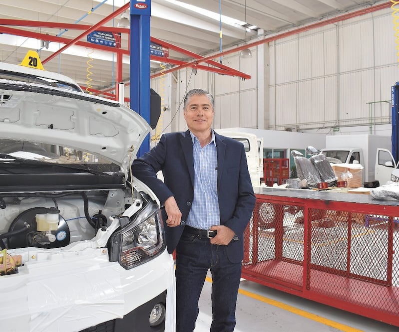 Jesús María Aguilar, director general de Moldex, afirmó que aunque Bimbo no busca convertirse en fabricante de autos eléctricos, reconoce la necesidad de que otras empresas se incorporen al uso de este tipo de unidades. FOTOS: MIGUEL PALLARES. EL UNIVERS 