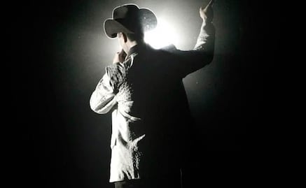 Un rosario y una lápida: señales del adiós de Valentín Elizalde