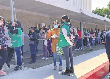 Tras caos, agilizan vacunación de rezagados