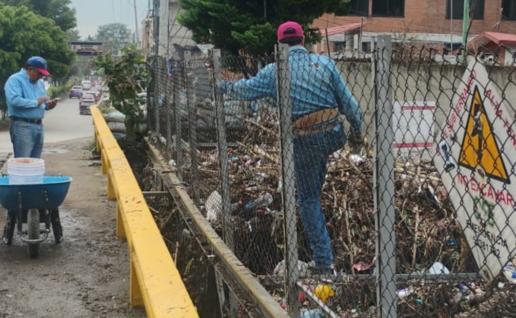 Continúa limpieza en Naucalpan tras las lluvias de lunes. Foto: especial