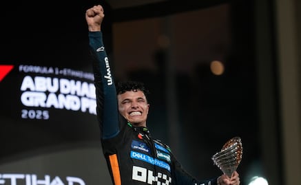 Checo Pérez felicita a Lando Norris tras su primer campeonato de Fórmula 1