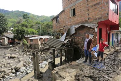 Suman 83 muertos por deslave en Colombia; desalojan zona
