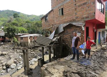 Suman 83 muertos por deslave en Colombia; desalojan zona
