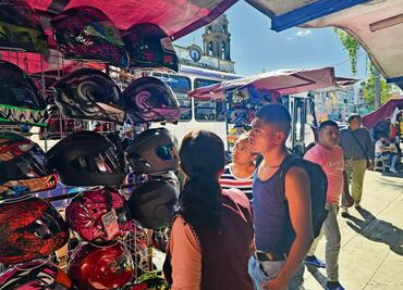 Con nuevas reglas de tránsito, motociclistas buscan cascos más seguros