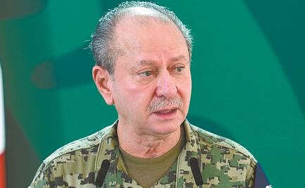 Secretario de Marina se sienta con “el enemigo”