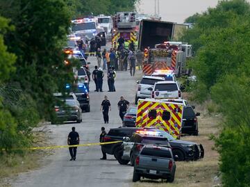 Mueren 2 migrantes más tras tragedia de tráiler hallado en Texas; recuento se eleva a 53 víctimas