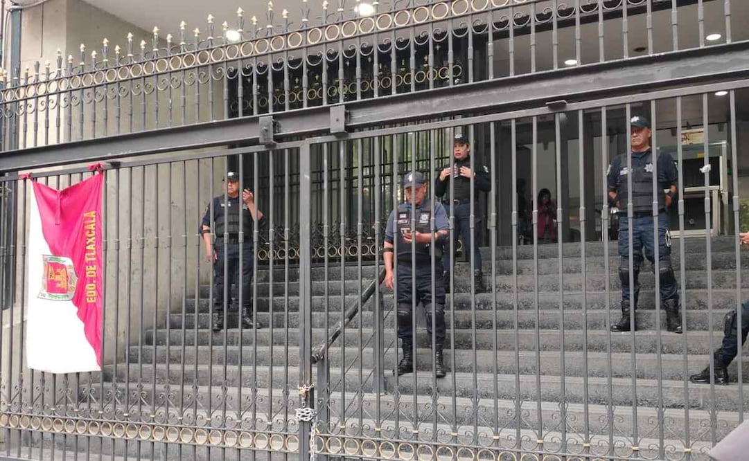 Bloqueo del acceso a la Secretaría de Gobernación (Segob) por agricultores y transportistas. Foto: Eduardo Dina / EL UNIVERSAL