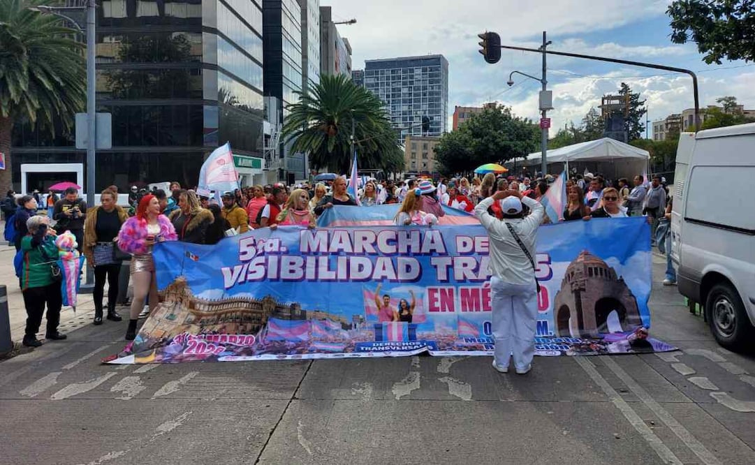 Marcha trans reúne a cientos en el Centro de la Ciudad de México; exigen políticas públicas incluyente. Foto: Juan Carlos Williams / EL UNIVERSAL.