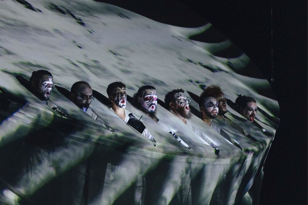 Espectáculo de la compañía La Fura del Baus en el Cartuja Center. la cual presentó Cármina Burana. / Óscar Romero