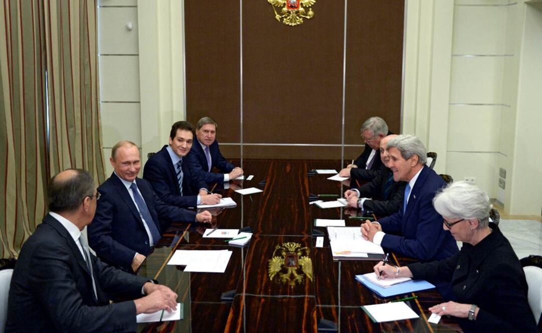 Las relaciones entre Moscú y Washington están en su punto más bajo desde la Guerra Fría. El portavoz de Putin, Dimitri Peskov, consideró la reunión como un paso positivo (Foto: AP)