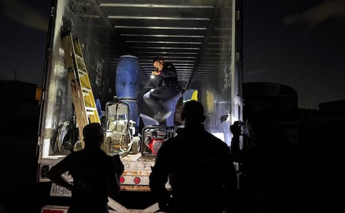 Aseguran más de 13 mil litros de hidrocarburo y maquinaria pesada en Ciudad Juárez; hay dos detenidos