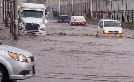 FOTOS: Vía José López Portillo, en Tultitlán, se inunda en ambos sentidos tras caída de tromba 