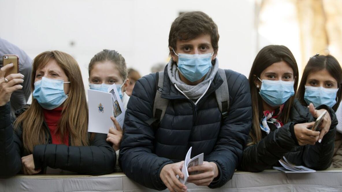 Jóvenes de varias partes del mundo han eludido e ignorado las medidas de distanciamiento social.