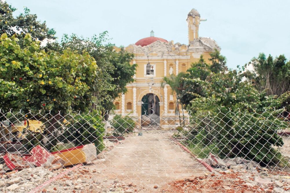“Me hubiera gustado estar con mi suegra [Carmen] el día del terremoto, pero, dijera mi mamá, analizando las cosas estuvo bien por mis hijos y por mi familia, así lo quiso Dios y ni modo, hay que seguir…” JUSTINA AYALA Damnificada (OMAR CONTRERAS. EL UNIV)