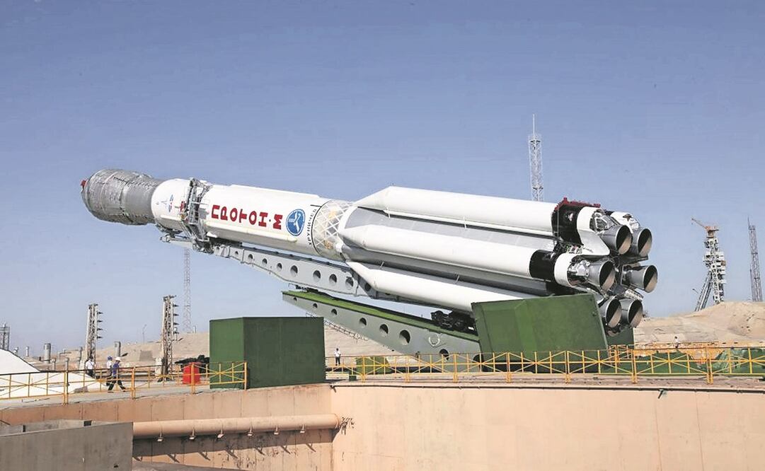 Lanzamiento de un cohete ruso equipado con 3 satélites Glonass, en Kazajistán.